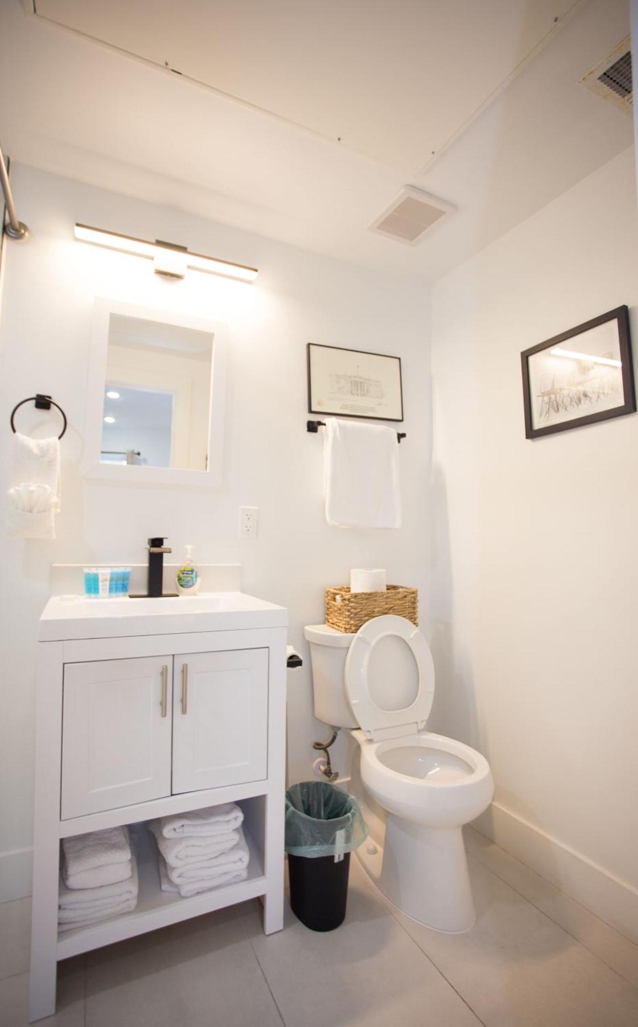 It'S A Corner Unit With Cool City Skyline Views! Вашингтон Экстерьер фото