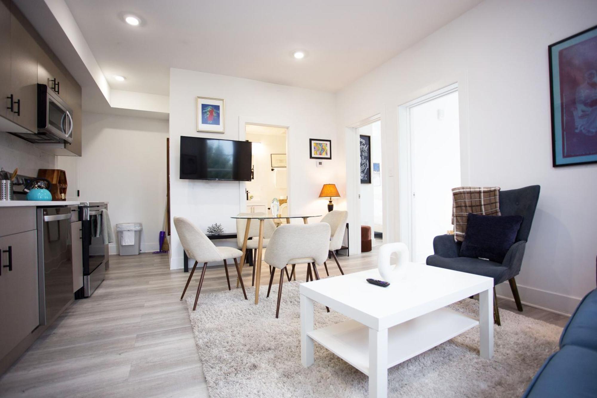 It'S A Corner Unit With Cool City Skyline Views! Вашингтон Экстерьер фото